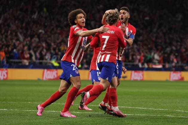 Madrid, Spain, 13th March 2024. Antoine Griezmann of Atletico Madrid celebrates with team mates after scoring to level the game at 1-1 during the UEFA Champions League match at Estadio Metropolitano,, Madrid. Picture credit should read: Jonathan Moscrop Sportimage EDITORIAL USE ONLY. No use with unauthorised audio, video, data, fixture lists, club league logos or live services. Online in-match use limited to 120 images, no video emulation. No use in betting, games or single club league player publications. SPI-2991-0005