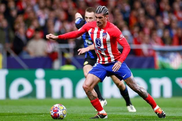 Rodrigo De Paul (Atletico de Madrid) controls the ball, UEFA Champions League 2023 2024 - Round of 16 second leg, Atletico Madrid vs FC Internazionale, CIvitas Metropolitano Stadium, March 13, 2024, Madrid, Spain.