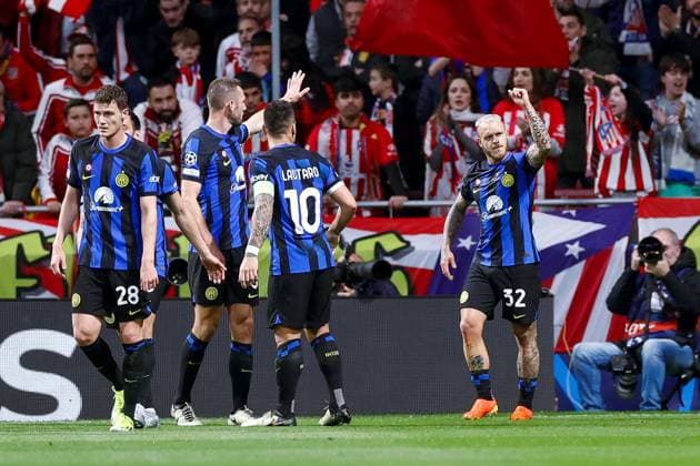Federico Dimarco (FC Internazionale) celebrates after scoring his team s first goal with team mates, UEFA Champions League 2023 2024 - Round of 16 second leg, Atletico Madrid vs FC Internazionale, CIvitas Metropolitano Stadium, March 13, 2024, Madrid, Spain.
