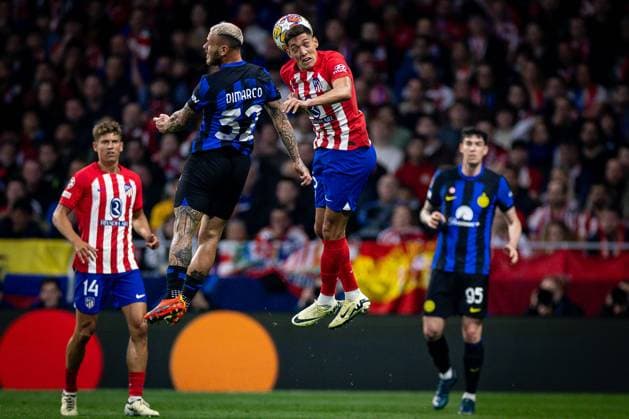 Francesco Acerbi of FC Internazionale (L) and Nahuel Molina of Atletico de Madrid (R) battles for the ball with during the UEFA Champions League 2023 24 round of 16 second leg match between Atletico de Madrid and FC Internazionale at Civitas Metropolitano on March 13, 2024 in Madrid, Spain. (Photo by: LGM) during the UEFA Champions League 2023 24 round of 16 second leg match between Atletico de Madrid and FC Internazionale at Civitas Metropolitano on March 13, 2024 in Madrid, Spain. (Photo by: LGM) FOOTBALL : Atletico de Madrid vs FC Internazionale - UEFA Ligue des Champions - 13 03 2024 LGM Panoramic 
