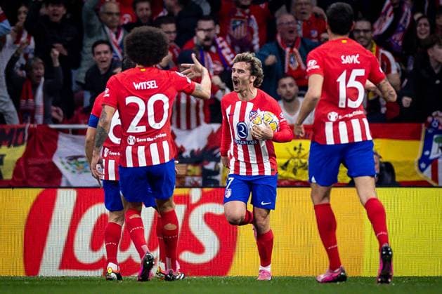 Antoine Griezmann of Atletico de Madrid celebrating his goal with his teammates during the UEFA Champions League 2023 24 round of 16 second leg match between Atletico de Madrid and FC Internazionale at Civitas Metropolitano on March 13, 2024 in Madrid, Spain. (Photo by: LGM) FOOTBALL : Atletico de Madrid vs FC Internazionale - UEFA Ligue des Champions - 13 03 2024 LGM Panoramic 