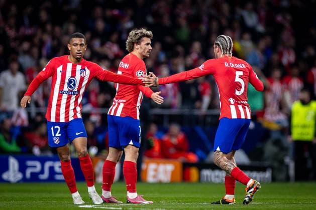 Antoine Griezmann of Atletico de Madrid celebrating his goal with his teammates during the UEFA Champions League 2023 24 round of 16 second leg match between Atletico de Madrid and FC Internazionale at Civitas Metropolitano on March 13, 2024 in Madrid, Spain. (Photo by: LGM) FOOTBALL : Atletico de Madrid vs FC Internazionale - UEFA Ligue des Champions - 13 03 2024 LGM Panoramic 