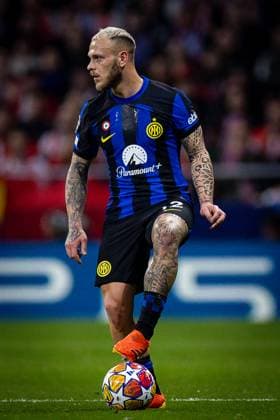 Francesco Acerbi of FC Internazionale controls the ball during the UEFA Champions League 2023 24 round of 16 second leg match between Atletico de Madrid and FC Internazionale at Civitas Metropolitano on March 13, 2024 in Madrid, Spain. (Photo by: LGM) FOOTBALL : Atletico de Madrid vs FC Internazionale - UEFA Ligue des Champions - 13 03 2024 LGM Panoramic 