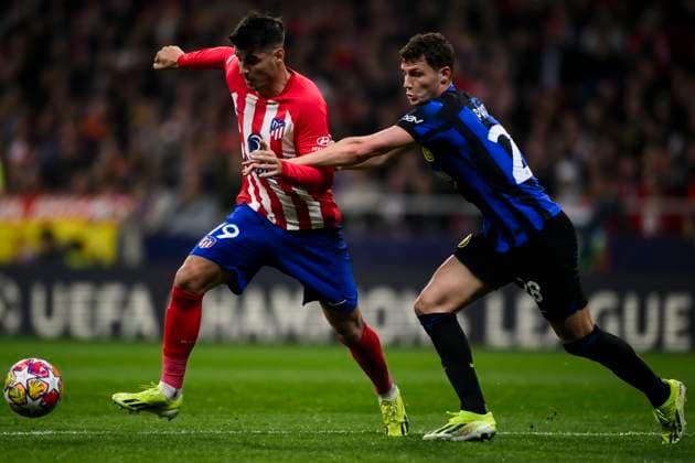 Club Atletico de Madrid v FC Internazionale - UEFA Champions League Alvaro Morata of Club Atletico de Madrid competes for the ball with Benjamin Pavard of FC Internazionale during the UEFA Champions League round of 16 second leg football match between Club Atletico de Madrid and FC Internazionale. Madrid Spain Copyright: xNicolòxCampox