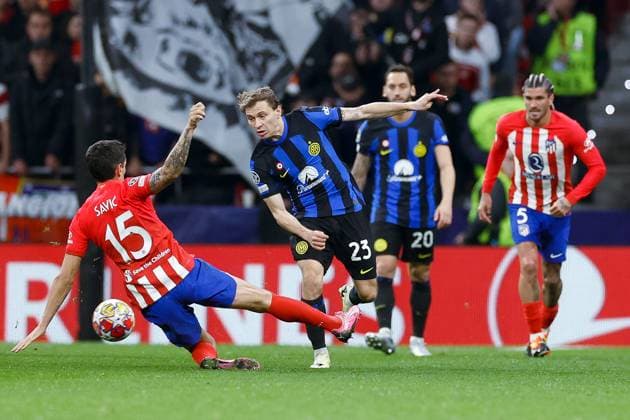 Stefan Savic (Atletico de Madrid) and Nicolo Barella (FC Internazionale) battle for the ball, UEFA Champions League 2023 2024 - Round of 16 second leg, Atletico Madrid vs FC Internazionale, CIvitas Metropolitano Stadium, March 13, 2024, Madrid, Spain.