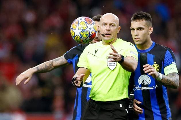 Referee Szymon Marciniak gestures, UEFA Champions League 2023 2024 - Round of 16 second leg, Atletico Madrid vs FC Internazionale, CIvitas Metropolitano Stadium, March 13, 2024, Madrid, Spain.