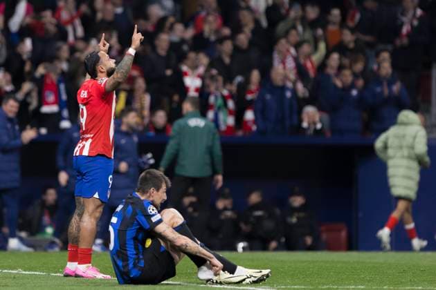 MADRID, SPAIN - MARCH 13: Memphis Depay of Atletico de Madrid celebrates a goal during the UEFA Champions league 2023 24 round of 16 second leg match between Atletico de Madrid and Inter de Milan at Civitas Metropolitano Stadium. ONLYxEDITORIALxUSAGE  (247167646)