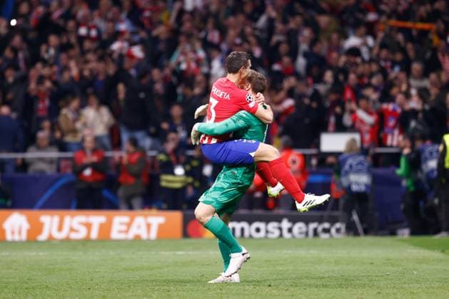 March 13, 2024, Madrid, Madrid, SPAIN: Cesar Azpilicueta of Atletico de Madrid celebrates the victory with Jan Oblak during the UEFA Champions League, Round of 16, football match played between Atletico de Madrid and FC Internazionale Milano at Civitas Metropolitano stadium on March 13, 2024, in Madrid, Spain. Madrid SPAIN - ZUMAa181 20240313_zaa_a181_195 Copyright: xOscarxJ.xBarrosox