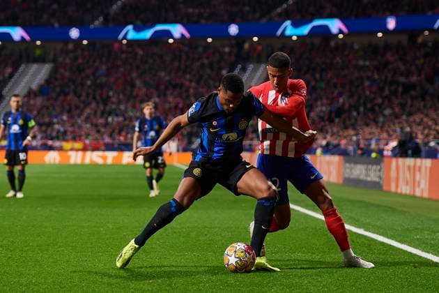 UEFA Champions League, Atletico de Madrid v FC Internazionale Milan MADRID, SPAIN - MARCH 13: Samuel Lino Left Winger of Atletico de Madrid competes for the ball with Marcus Thuram Centre-Forward of FC Internazionale Milano during the UEFA Champions League 2023 24 round of 16 second leg match between Atletico de Madrid and FC Internazionale Milan at Civitas Metropolitano Stadium on March 13, 2024 in Madrid, Spain. (Photo By Francisco Macia Photo Players Images) Madrid Civitas Metropolitano Madrid Spain Copyright: xFranciscoxMacia PhotoxPlayersxImagesx