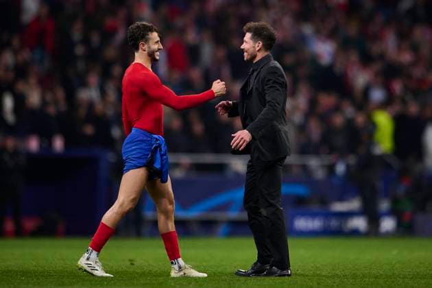 UEFA Champions League, Atletico de Madrid v FC Internazionale Milan MADRID, SPAIN - MARCH 13: Diego Pablo Simeone Head Coach of Atletico de Madrid and Mario Hermoso Centre-Back of Atletico de Madrid celebrate following the team s victory in the penalty shoot out during the UEFA Champions League 2023 24 round of 16 second leg match between Atletico de Madrid and FC Internazionale Milan at Civitas Metropolitano Stadium on March 13, 2024 in Madrid, Spain. (Photo By Francisco Macia Photo Players Images) Madrid Civitas Metropolitano Madrid Spain Copyright: xFranciscoxMacia PhotoxPlayersxImagesx