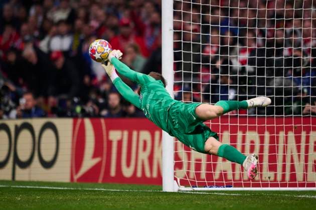 UEFA Champions League, Atletico de Madrid v FC Internazionale Milan MADRID, SPAIN - MARCH 13: Jan Oblak Goalkeeper of Atletico de Madrid stops the ball during the UEFA Champions League 2023 24 round of 16 second leg match between Atletico de Madrid and FC Internazionale Milan at Civitas Metropolitano Stadium on March 13, 2024 in Madrid, Spain. (Photo By Francisco Macia Photo Players Images) Madrid Civitas Metropolitano Madrid Spain Copyright: xFranciscoxMacia PhotoxPlayersxImagesx