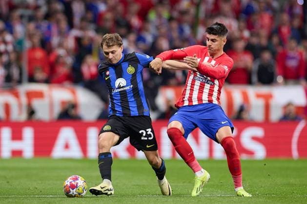 March 13, 2024, Madrid, Spain: Nicolo Barella (L) of FC Internazionale Milano and Alvaro Morata (R) of Atletico de Madrid seen in action during the 2023 24 UEFA Champions League Round of 16 Leg 2 of 2 between Atletico Madrid and Inter at Civitas Metropolitano Stadium. Atletico Madrid wins 3:2 on penalties. Madrid Spain - ZUMAs197 20240313_aaa_s197_212 Copyright: xFedericoxTitonex