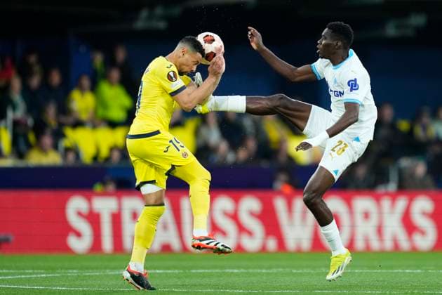 Villarreal CF v Olympique Marseille: Round of 16 Second Leg - UEFA Europa League 2023 24 Francis Coquelin defensive midfield of Villarreal and France and Ismaila Sarr Right Winger of Olympique Marseille and Senegal compete for the ball during the UEFA Europa League 2023 24 round of 16 second leg match between Villarreal CF and Olympique Marseille at Estadio de la Ceramica on March 14, 2024 in Villarreal, Spain. Villarreal Castellon Spain  Copyright: xJosexBretonx originalFilename:breton-villarre240314_np2hA.jpg