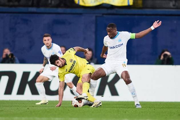 Geoffrey Kondogbia of Olympique Marseille (R) battles for the ball with Goncalo Guedes of Villarreal CF (L)during the UEFA Europa League 2023 24 round of 16 second leg match between Villarreal CF and Olympique Marseille at Estadio de la Ceramica on March 14, 2024 in Villarreal, Spain. FOOTBALL : Villarreal vs Olympique de Marseille - UEFA Ligue Europa - 1 8 Huitiemes - 14 03 2024 LGM Panoramic 