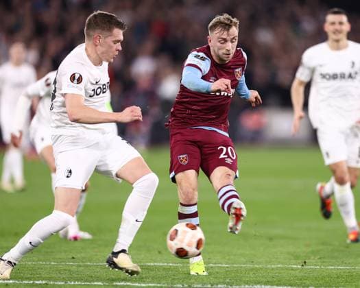 West Ham United gegen SC Freiburg 14. März 2024, London UEFA Europa League, Achtelfinale, Rückspiel West Ham United gegen SC Freiburg Jarrod Bowen von West Ham erzielt sein zweites Tor Foto Jacques Feeney Offside London UK  Copyright: xJacquesxFeeneyx xOffsidexOffside