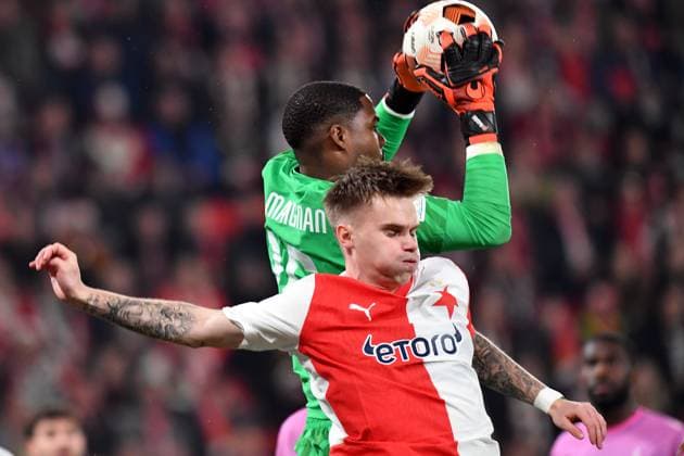 March 14, 2024, Prague, Czech Republic: CONRAD WALLEM of Slavia Praha (front) fight for ball with Milan s goalkeeper MIKE MAIGNAN at Eden Stadion during Round of 16, 2st leg, of the UEFA Europa League, at March 14, 2024, in Prague in the Czech Republic. Prague Czech Republic - ZUMAr156 20240314_aap_r156_001 Copyright: xSlavekxRutax