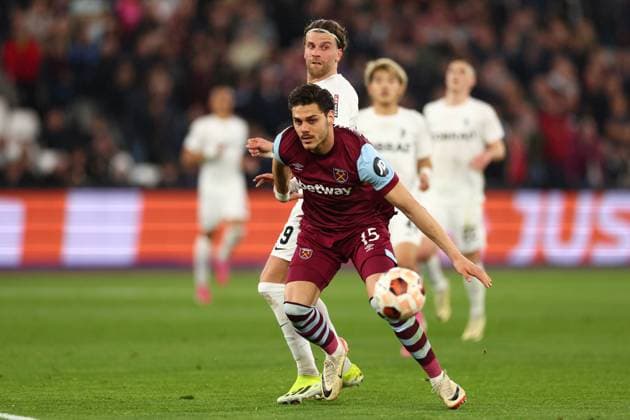 14th March 2024; London Stadium, London, England; Europa League Football, Round of 16, Second Leg, West Ham United versus SC Freiburg; Konstantinous Mavropanos of West Ham United competes for the ball with Lucas Holer of SC Freiburg  ActionPlus12617895 ShaunxBrooks
