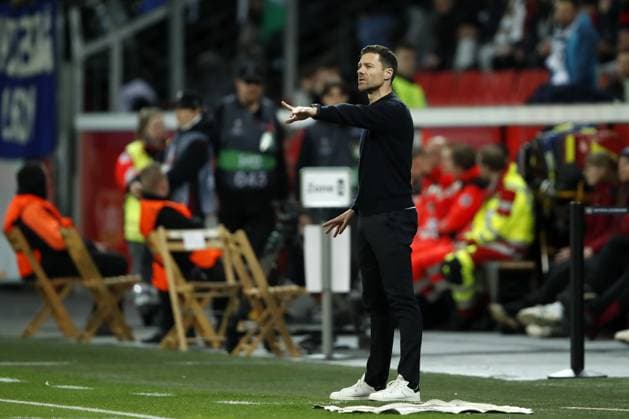 LEVERKUSEN - Bayer 04 Leverkusen coach ANP Hollandse Hoogte Bart Stoutjesdijk UEFA Europa League 2023 24 2023 2024 xVIxANPxSportx xBartxStoutjesdijkxIVx 493696778 originalFilename: 493696778.jpg