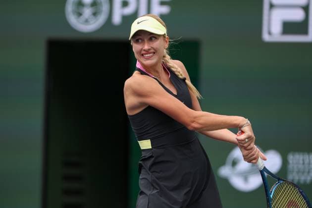 INDIAN WELLS, CA - MARCH 14: Anastasia Potapova hits a backhand during the BNP Paribas Open on March 14, 2024 at Indian Wells Tennis Garden in Indian Wells, CA. (Photo by George Walker Icon Sportswire) TENNIS: MAR 14 BNP Paribas Open EDITORIAL USE ONLY Icon240314025
