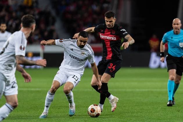 GER, UEFA Europa League Bayer 04 Leverkusen vs QarabaÄü AÄüdam Qarabag Agdam 14 03 2024, BayArena, Leverkusen, GER, UEFA Europa League Bayer 04 Leverkusen vs QarabaÄü AÄüdam Qarabag Agdam In the picture duel between Leandro Andrade QarabaÄü AÄüdam Qarabag Agdam, 15 Granit Xhaka Bayer 04 Leverkusen, 34 nordphotoxGmbHxx xChristianxSchulze nph000300