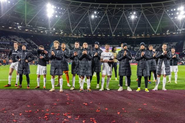 Football - 2023 2024 UEFA Europa League - West Ham United vs Freiburg - Round of Sixteen - Second Leg - London Stadium - Thursday 14th March 2024 SC Freiburg players applaud their fans at the end of the game at The London Stadium COLORSPORT DANIEL BEARHAM  csp_whu_fre_db_14032024_
