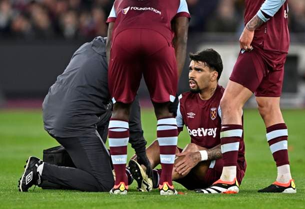 West Ham vs SC Freiburg, UEFA Europa League Lucas Paqueta (West Ham) gets treatment for an injury during the West Ham vs SC Freiburg UEFA Europa League, last 16, 2nd leg, match at the London Stadium, Stratford. London The London Stadium UK Copyright: xMartinxDaltonx WestHam_vs_Freiburg_140324_MD_014