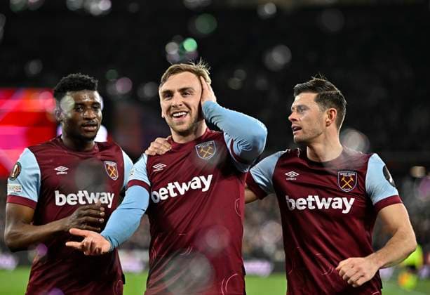 West Ham vs SC Freiburg, UEFA Europa League GOAL. Jarrod Bowen (West Ham, centre) celebrates scoring the second West Ham goal with Aaron Cresswell (West Ham, right) and Mohammed Kudus (West Ham) him during the West Ham vs SC Freiburg UEFA Europa League, last 16, 2nd leg, match at the London Stadium, Stratford. London The London Stadium UK Copyright: xMartinxDaltonx WestHam_vs_Freiburg_140324_MD_026