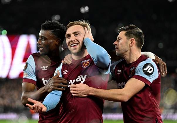 West Ham vs SC Freiburg, UEFA Europa League GOAL. Jarrod Bowen (West Ham, centre) celebrates scoring the second West Ham goal with Aaron Cresswell (West Ham, right) and Mohammed Kudus (West Ham) him during the West Ham vs SC Freiburg UEFA Europa League, last 16, 2nd leg, match at the London Stadium, Stratford. London The London Stadium UK Copyright: xMartinxDaltonx WestHam_vs_Freiburg_140324_MD_027