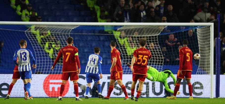 Brighton and Hove Albion v AS Roma, Brighton, UK - 14 Mar 2024 Goal celebrations for Danny Welbeck of Brighton during the Europa League match between Brighton and Hove Albion and AS Roma at The Amex Stadium, Brighton on 14 March 2024 ( Brighton The Amex Stadium Brighton England Copyright: xMicahxCrook PPAUKx PPA-098196