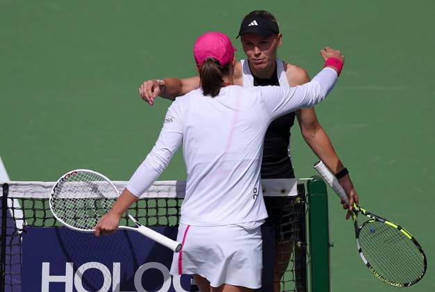 Caroline Wozniacki of Denmark hugs Iga Swiatek of Poland at the net BNP Paribas Open, Tennis, Day 9, Indian Wells Tennis Garden, California, USA - 14 Mar 2024  Copyright: xEllaxLing Shutterstockx 14386185am