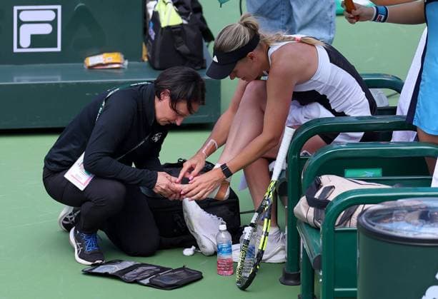 Caroline Wozniacki of Denmark receives medical treatment on her foot BNP Paribas Open, Tennis, Day 9, Indian Wells Tennis Garden, California, USA - 14 Mar 2024  Copyright: xEllaxLing Shutterstockx 14386185aq