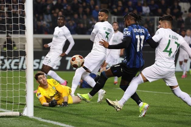 Cesena, Italy, 14th March 2024. Ademola Lookman of Atalanta scores to level the game at 1-1 during the UEFA Europa League match at Stadio di Bergamo. Picture credit should read: Jonathan Moscrop Sportimage EDITORIAL USE ONLY. No use with unauthorised audio, video, data, fixture lists, club league logos or live services. Online in-match use limited to 120 images, no video emulation. No use in betting, games or single club league player publications. SPI-2992-0002