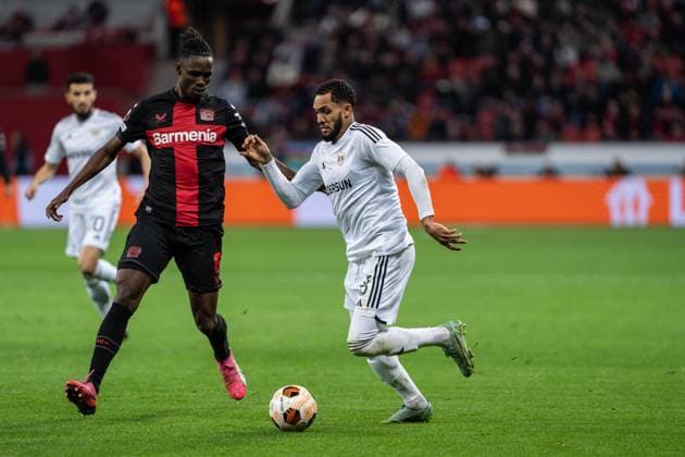 GER, UEFA Europa League Bayer 04 Leverkusen vs QarabaÄü AÄüdam Qarabag Agdam 14 03 2024, BayArena, Leverkusen, GER, UEFA Europa League Bayer 04 Leverkusen vs QarabaÄü AÄüdam Qarabag Agdam In the picture duel between Juninho QarabaÄü AÄüdam Qarabag Agdam, 18 Odilon Kossounou Bayer 04 Leverkusen, 6 full body full body ball on foot nordphotoxGmbHxx xChristianxSchulze nph000300