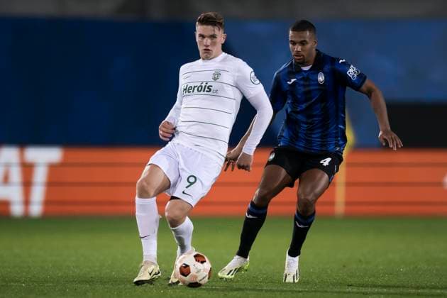 Atalanta BC v Sporting CP - UEFA Europa League Viktor Gyokeres of Sporting Clube de Portugal competes for the ball with Isak Hien of Atalanta BC during the UEFA Europa League round of 16 second leg football match between Atalanta BC and Sporting CP. Bergamo Italy Copyright: xNicolòxCampox