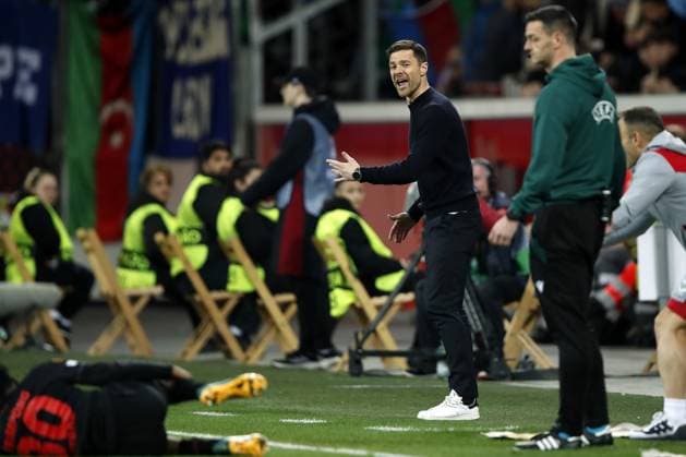 LEVERKUSEN - Bayer 04 Leverkusen coach ANP Hollandse Hoogte Bart Stoutjesdijk UEFA Europa League 2023 24 2023 2024 xVIxANPxSportx xBartxStoutjesdijkxIVx 493704765 originalFilename: 493704765.jpg