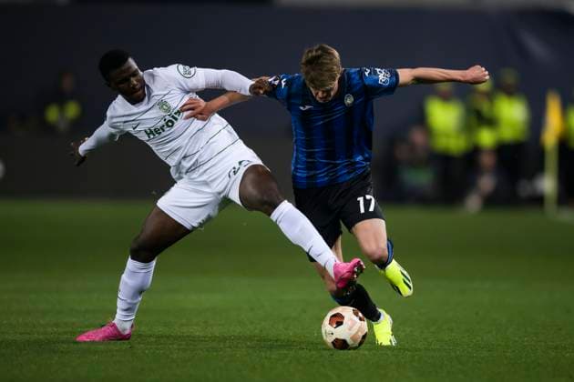 Atalanta BC v Sporting CP - UEFA Europa League Charles De Ketelaere of Atalanta BC competes for the ball with Ousmane Diomande of Sporting Clube de Portugal during the UEFA Europa League round of 16 second leg football match between Atalanta BC and Sporting CP. Bergamo Italy Copyright: xNicolòxCampox