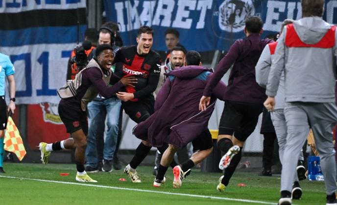 Cheer 3 2 Goalscorer Patrik Schick Bayer 04 Leverkusen , mi , is celebrated 14 03 2024, Football Europa League, Season 2023 2024, Round of 16 second leg, Bayer 04 Leverkusen Qarabag Agdam Leverkusen BayArena Nordrhein Westfalen Germany Team2