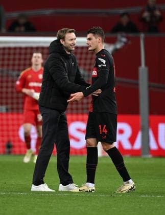 Cheering Sports Director Simon Rolfes Bayer 04 Leverkusen , Patrik Schick Bayer 04 Leverkusen , v li 14 03 2024, Soccer Europa League, Season 2023 2024, Round of 16 second leg, Bayer 04 Leverkusen Qarabag Agdam Leverkusen BayArena Nordrhein Westfalen Germany Team2