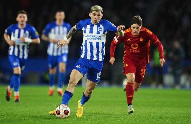Brighton and Hove Albion v AS Roma, Brighton, UK - 14 Mar 2024 Julio Enciso of Brighton is pressured by Nicola Zalewski of AS Roma during the Europa League match between Brighton and Hove Albion and AS Roma at The Amex Stadium, Brighton on 14 March 2024 ( Brighton The Amex Stadium Brighton England Copyright: xMicahxCrook PPAUKx PPA-098316