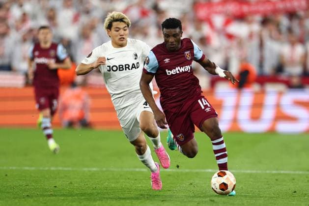 Mohammed Kudus of West Ham United chased by Ritsu Doan of SC Freiburg West Ham United v Freiburg, UEFA Europa League, Round of 16, Second Leg, Football, London Stadium, London, UK - 14 Mar 2024 EDITORIAL USE ONLY No use with unauthorised audio, video, data, fixture lists, club league logos or live services. Online in-match use limited to 120 images, no video emulation. No use in betting, games or single club league player publications. Copyright: xSimonxDael Shutterstockx 14385551cq