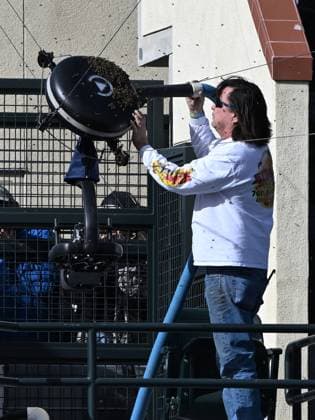 INDIAN WELLS, CA - MARCH 14: Play is suspended on stadium one while a bee keeper removes a swarm of bees off of a spidercam during an ATP, Tennis Herren quarterfinals match between Carlos Alcaraz (ESP) and Alexander Zverev (GER) played on March 14, 2024 during the BNP Paribas Open played at the Indian Wells Tennis Garden in Indian Wells, CA. (Photo by John Cordes Icon Sportswire) TENNIS: MAR 14 BNP Paribas Open EDITORIAL USE ONLY Icon506240314501