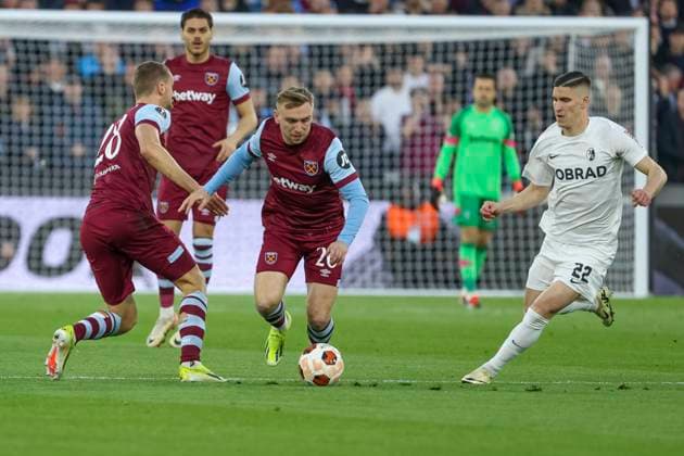 Tomas Soucek West Ham United, 28 , Jarrod Bowen West Ham United, 20 and Roland Sallai SC Freiburg, 22 fighting for the ball , Football, UEFA Europa League, Round of 16, 2023 2024, West Ham United vs SC Freiburg, 14 03 2024, London Stadium, London, United Kingdom London London Stadium United Kingdom Copyright: xGrantxHubbsx