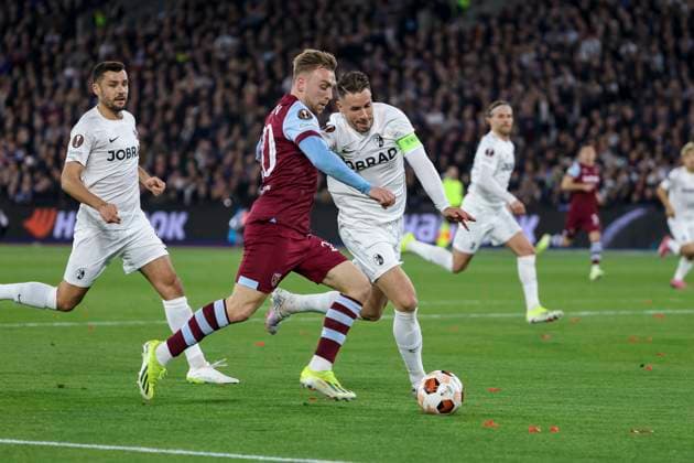 Jarrod Bowen West Ham United, 20 and Christian Guenter SC Freiburg, 30 in duel , Football, UEFA Europa League, Round of 16, 2023 2024, West Ham United vs SC Freiburg, 14 03 2024, London Stadium, London, United Kingdom London London Stadium United Kingdom Copyright: xGrantxHubbsx