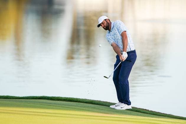 March 14, 2024, Ponte Vedra Beach, Florida, United States: Scottie Scheffler chips the 17th green during the first round of the 2024 PLAYERS Championship at TPC Sawgrass. Ponte Vedra Beach United States - ZUMAw109 20240314_fap_w109_048 Copyright: xDebbyxWongx
