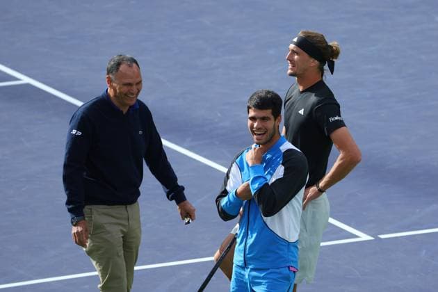 Carlos Alcaraz (Spa) vs Alexander Zverev and the bees TENNIS : Indian Wells 2024 - 14 03 2024 AntoineCouvercelle Panoramic 