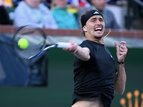 INDIAN WELLS, CA - MARCH 14: Alexander Zverev (GER) returns the ball during a ATP, Tennis Herren quarterfinals tennis match played on March 14, 2024 during the BNP Paribas Open played at the Indian Wells Tennis Garden in Indian Wells, CA. (Photo by John Cordes Icon Sportswire) TENNIS: MAR 14 BNP Paribas Open EDITORIAL USE ONLY Icon506240314525