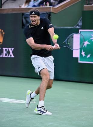 INDIAN WELLS, CA - MARCH 14: Alexander Zverev (GER) returns the ball during a ATP, Tennis Herren quarterfinals tennis match played on March 14, 2024 during the BNP Paribas Open played at the Indian Wells Tennis Garden in Indian Wells, CA. (Photo by John Cordes Icon Sportswire) TENNIS: MAR 14 BNP Paribas Open EDITORIAL USE ONLY Icon506240314528
