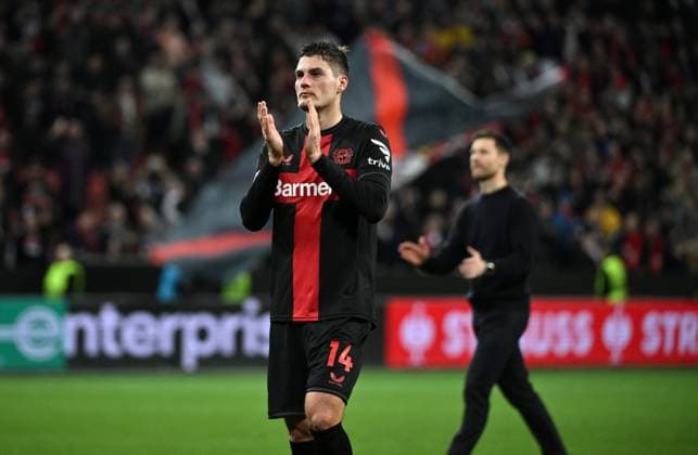 Patrik Schick Bayer 04 Leverkusen and coach Xabi Alonso Bayer 04 Leverkusen , back, celebrate the victory 14 03 2024, Football Europa League, Season 2023 2024, Round of 16 second leg, Bayer 04 Leverkusen Qarabag Agdam 3 2 Leverkusen BayArena Nordrhein Westfalen Germany Team2