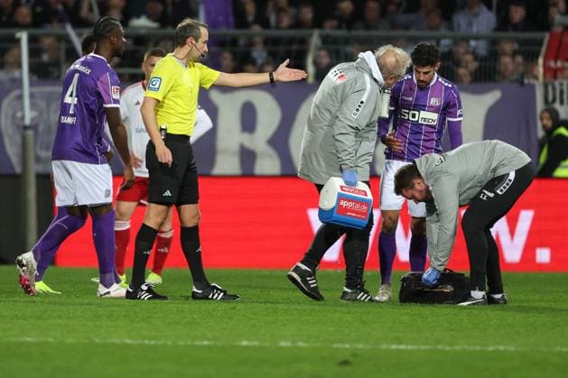 2 Bundesliga VfL Osnabrück Fortuna Düsseldorf on 15 03 2024 at Bremer Brücke in Osnabrück Athanasios Androutsos Osnabrueck 2 Injured, injury, pain MH