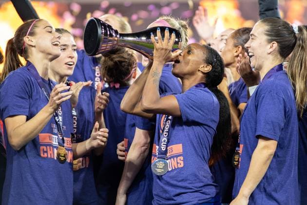 San Diego, USA, March 10th 2024 CONCACAF Women s Gold Cup Final Crystal Dunn (19 USA) celebrates winning the Women s Gold Cup Final. A match played between Brazil and the United States at Snapdragon Stadium in San Diego, California. (Xavier Hernandez SPP) Copyright: xXavierxHernandez SPPx spp-en-XaHe-AZ7I7543 copy